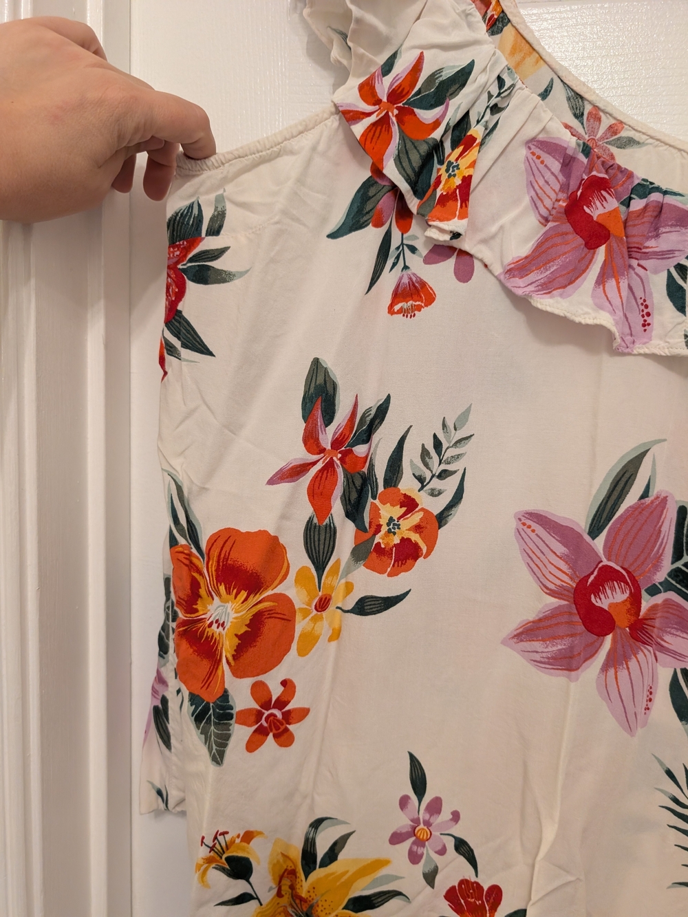 Old Navy White and Pink Floral Off-Shoulder Ruffled Top in Size XL - Picture 6 of 10